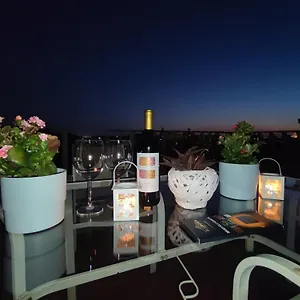 https://la-casa-sui-tetti.catania-hotels.net